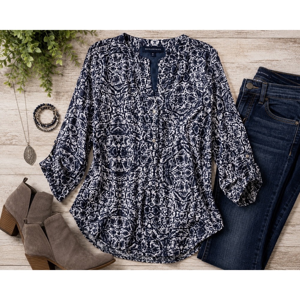 Rock‎ & Republic Tunic Blouse Womens M Navy White Snake Print Long Sleeve